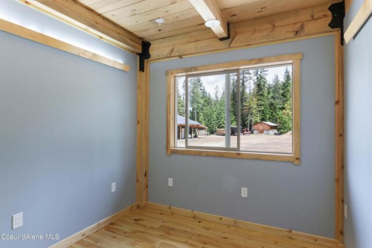 Picture of Home For Sale in Sandpoint, Idaho, United States