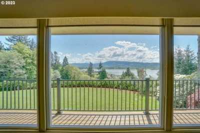 Home For Sale in Cathlamet, Washington