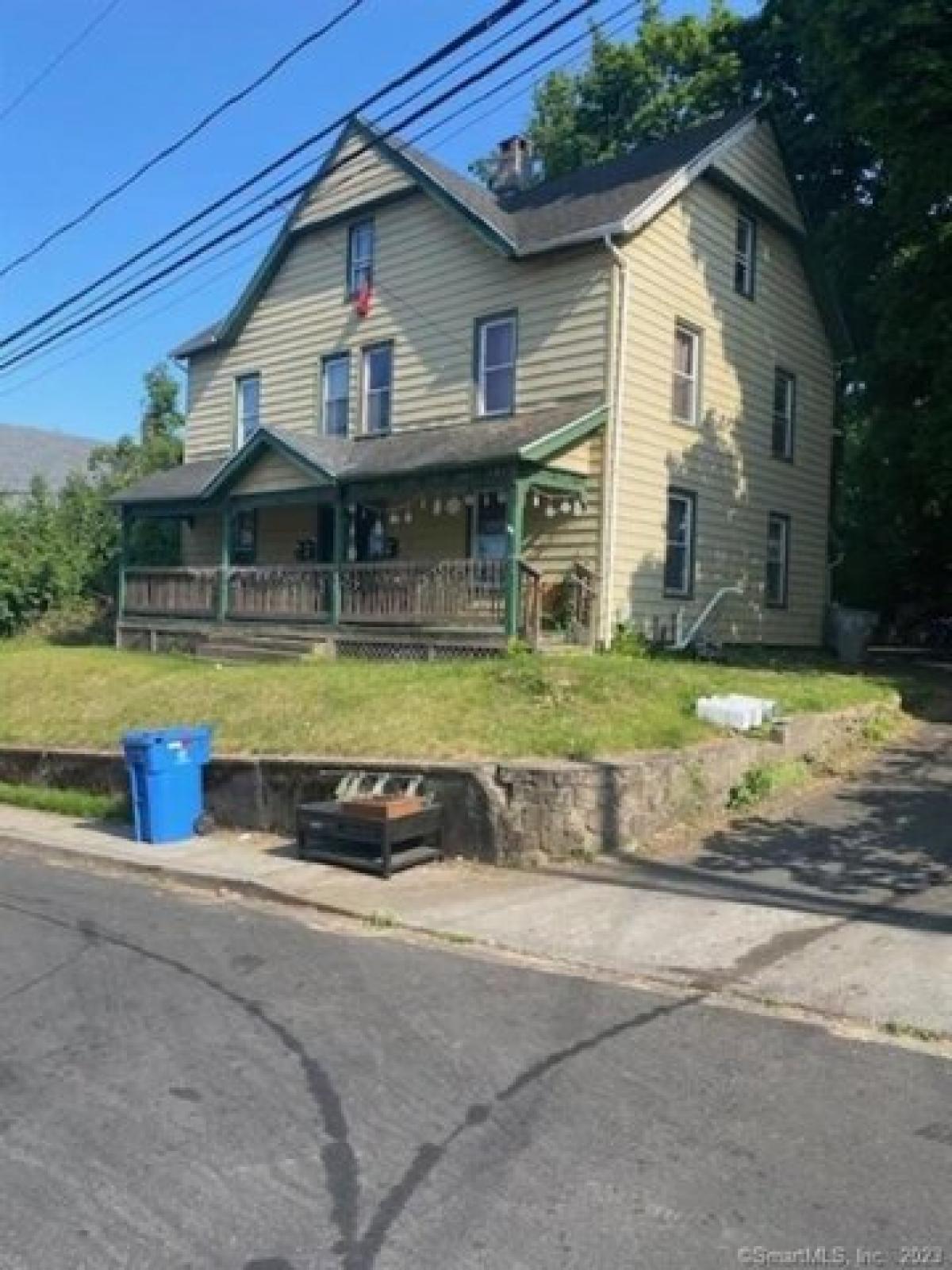 Picture of Home For Sale in Bristol, Connecticut, United States