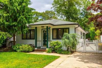 Home For Rent in Wantagh, New York