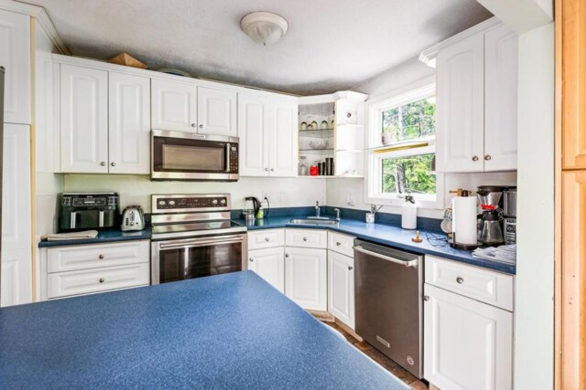 Picture of Home For Sale in Nashua, New Hampshire, United States