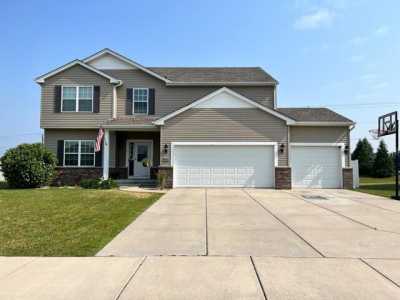 Home For Sale in Crown Point, Indiana