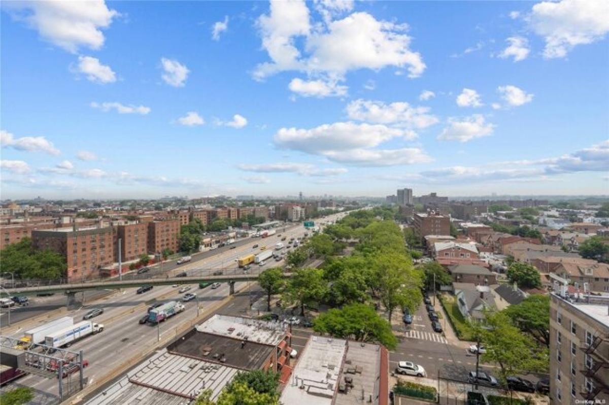 Picture of Home For Sale in Rego Park, New York, United States