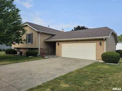 Home For Sale in Silvis, Illinois