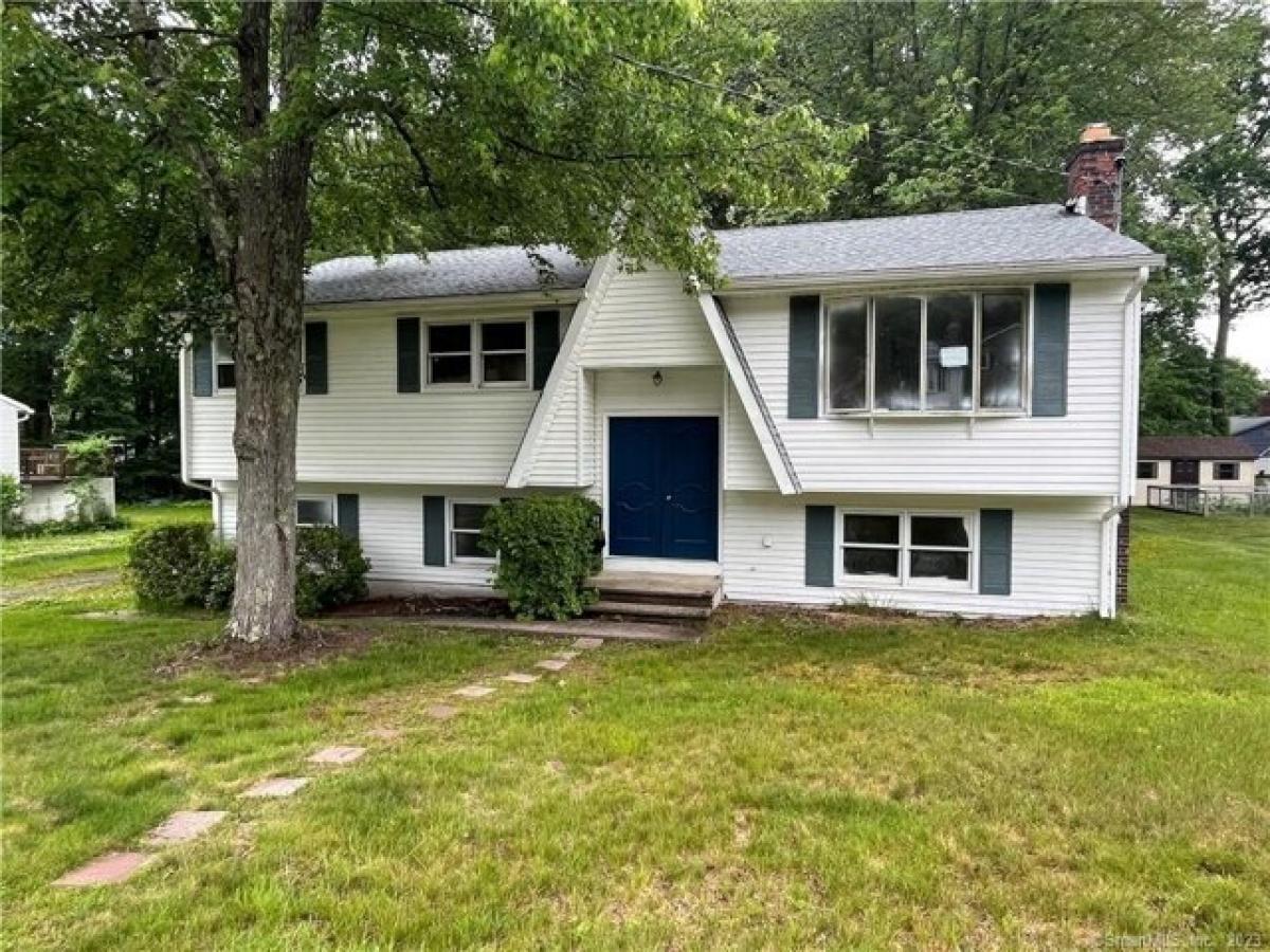 Picture of Home For Sale in Bristol, Connecticut, United States