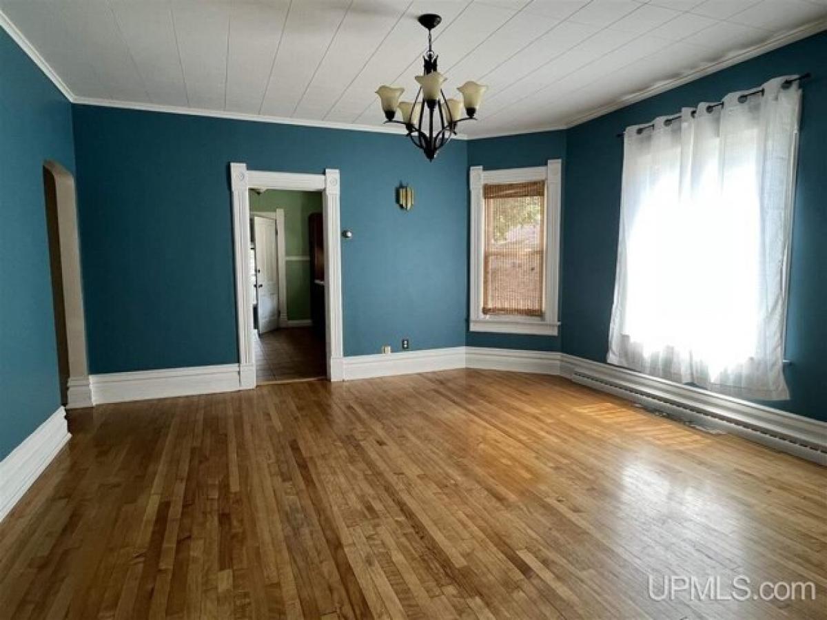 Picture of Home For Sale in Escanaba, Michigan, United States
