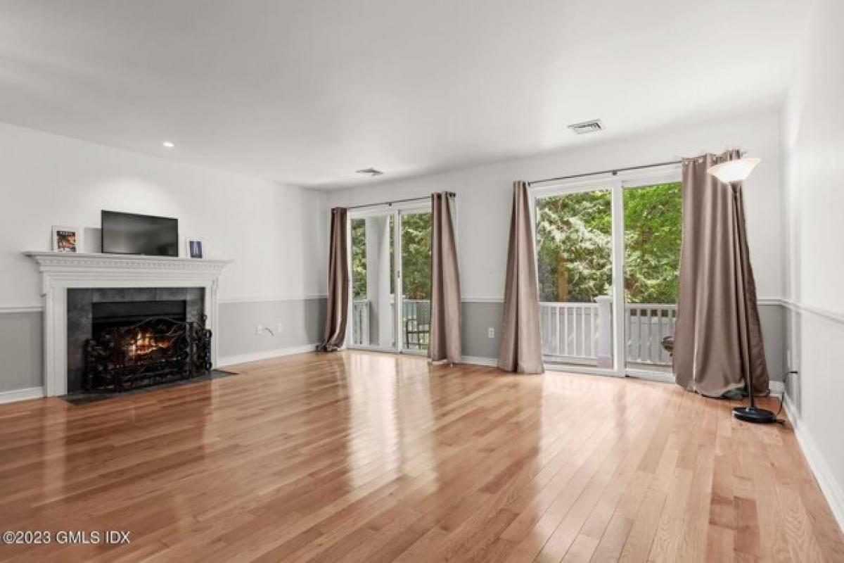 Picture of Home For Sale in Cos Cob, Connecticut, United States