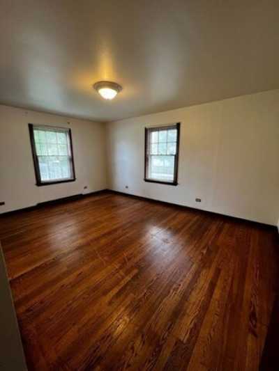 Home For Sale in Waukegan, Illinois