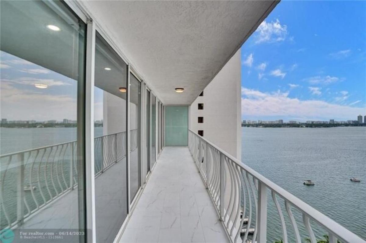 Picture of Home For Sale in North Bay Village, Florida, United States