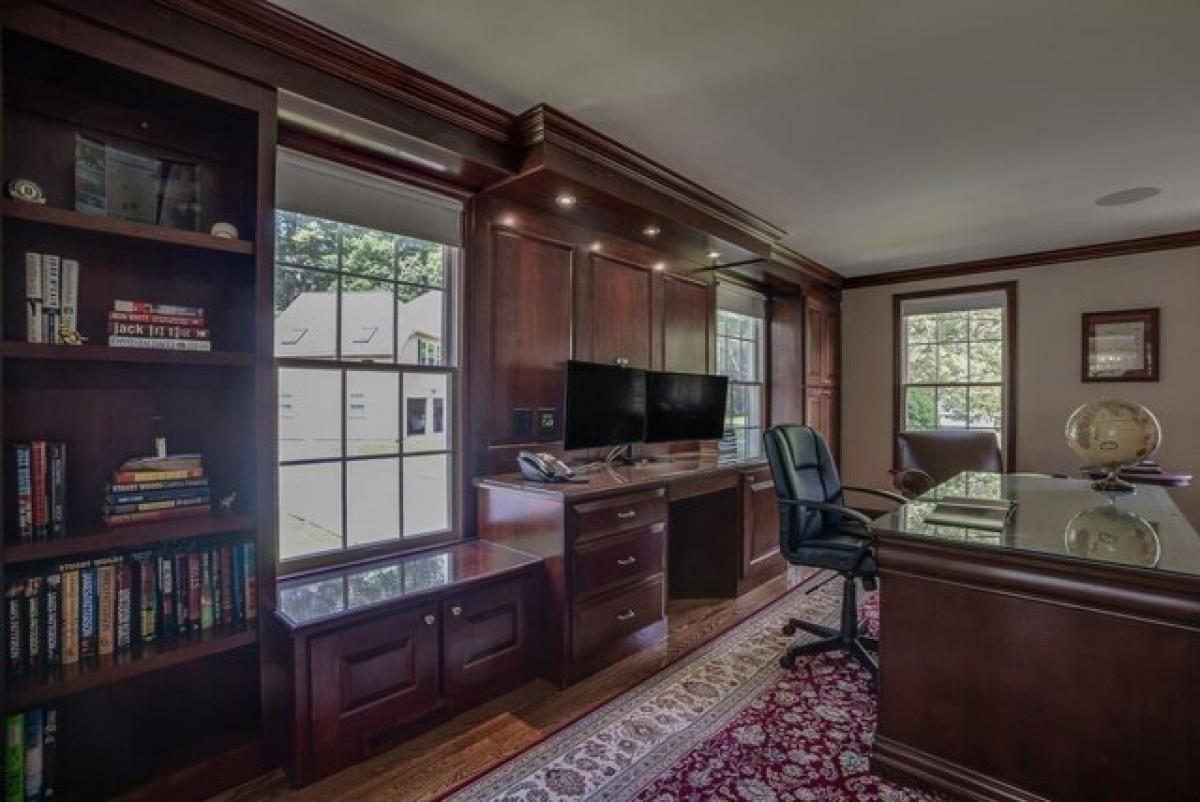 Picture of Home For Sale in Andover, Massachusetts, United States