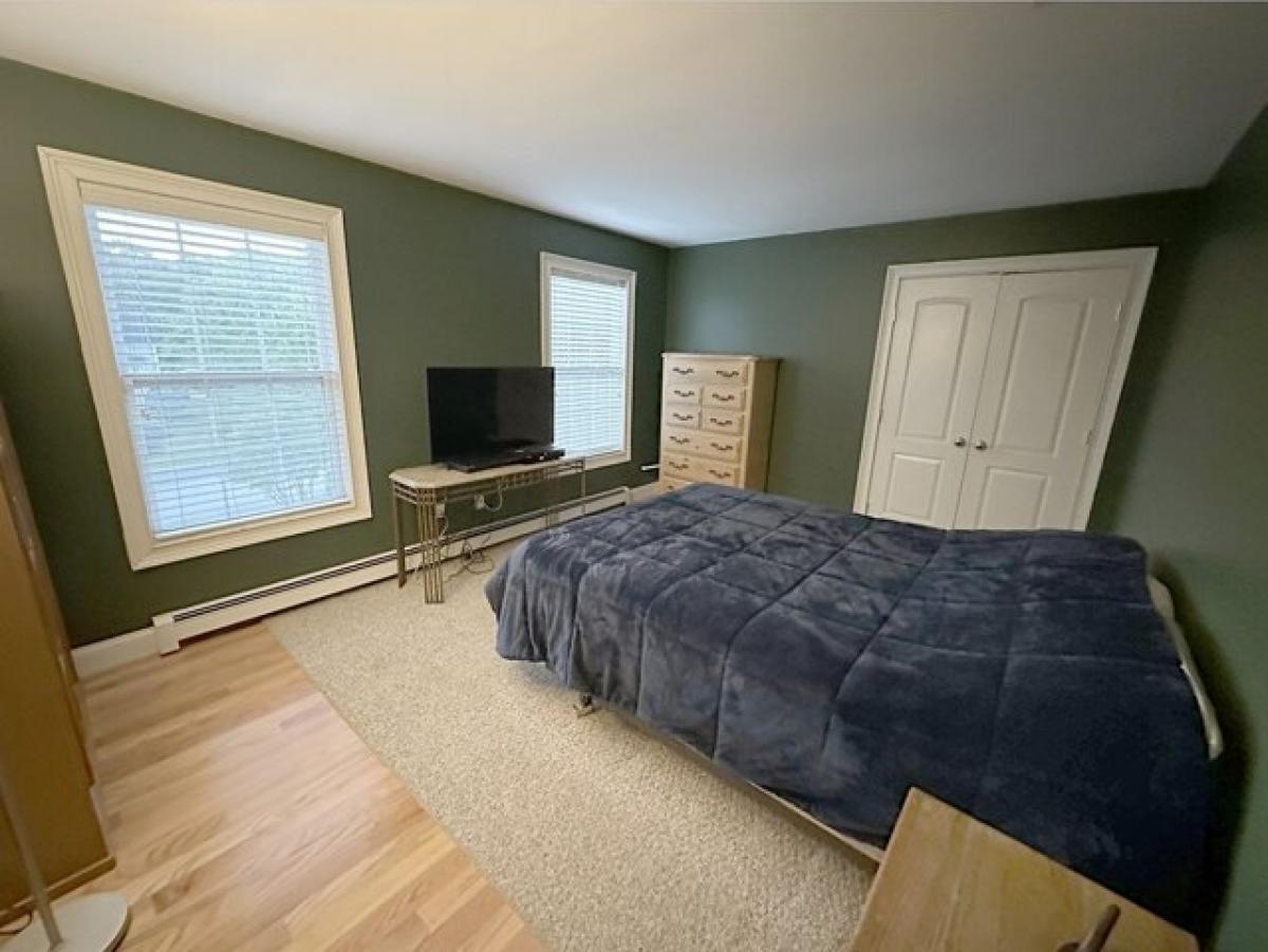 Picture of Home For Sale in Manorville, New York, United States