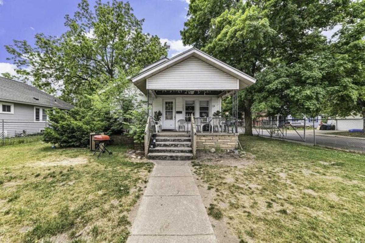 Picture of Home For Sale in Kalamazoo, Michigan, United States