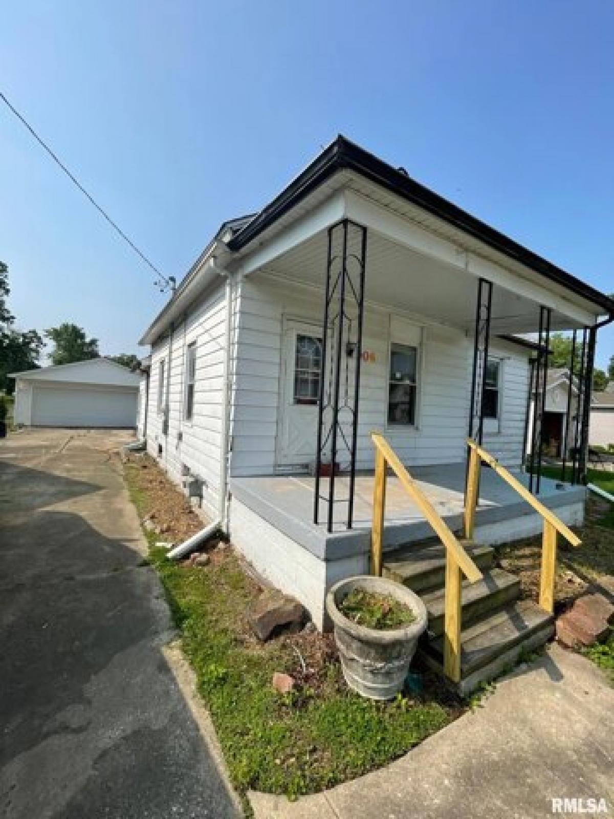 Picture of Home For Sale in Taylorville, Illinois, United States