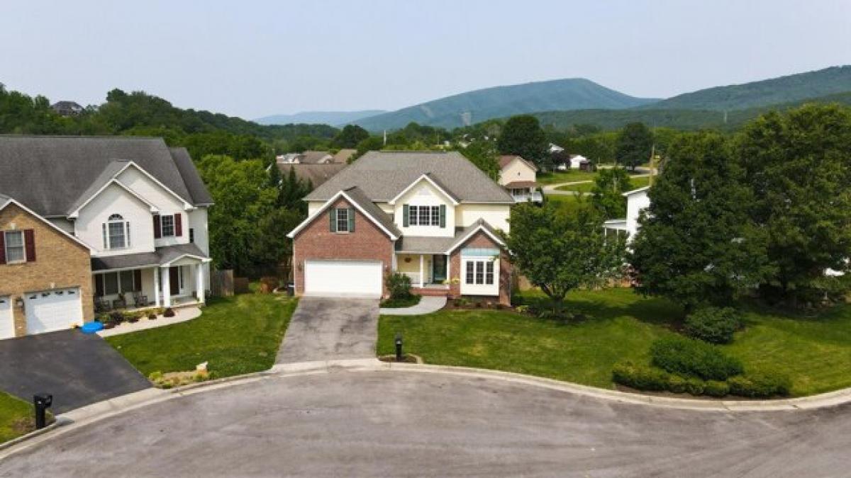 Picture of Home For Sale in Roanoke, Virginia, United States