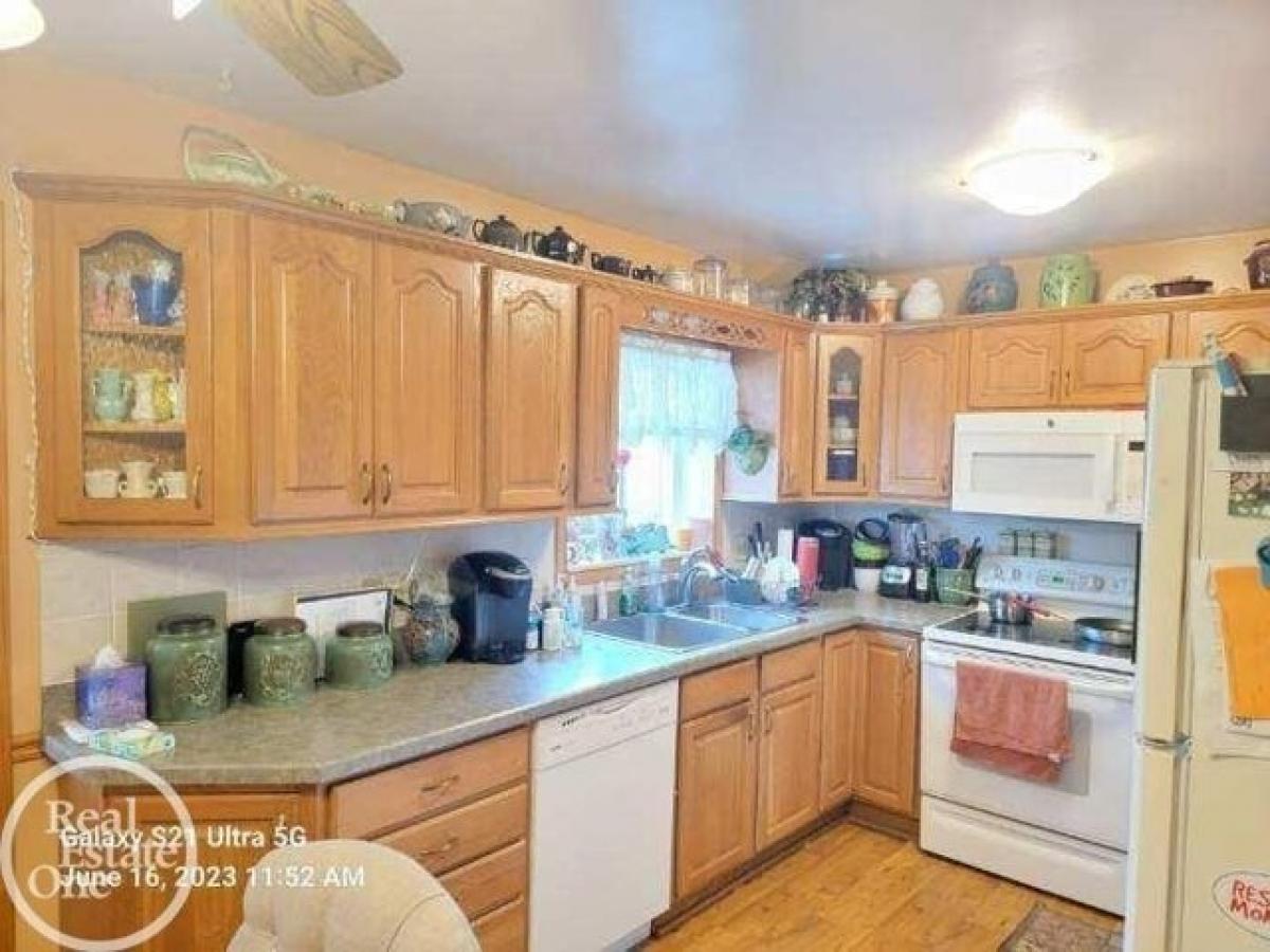 Picture of Home For Sale in Saint Clair Shores, Michigan, United States