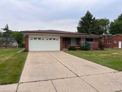 Home For Sale in Livonia, Michigan