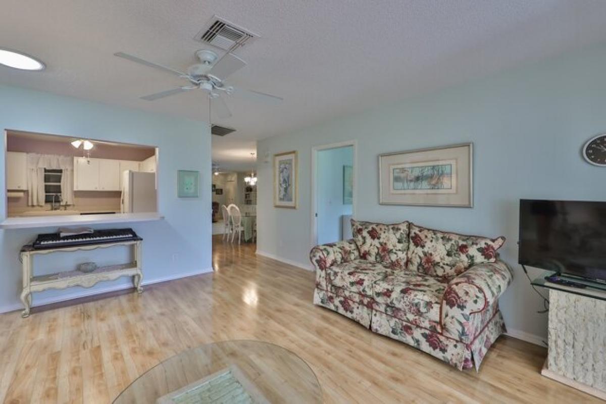Picture of Home For Sale in Sun City Center, Florida, United States