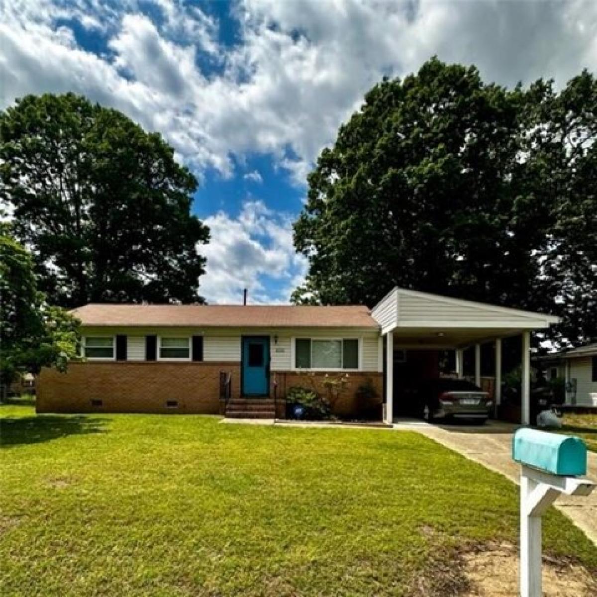 Picture of Home For Sale in Colonial Heights, Virginia, United States