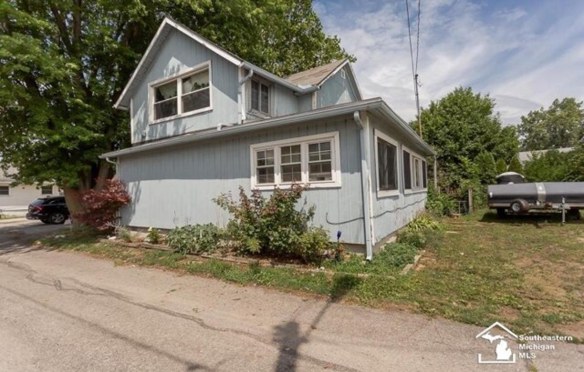 Picture of Home For Sale in Luna Pier, Michigan, United States