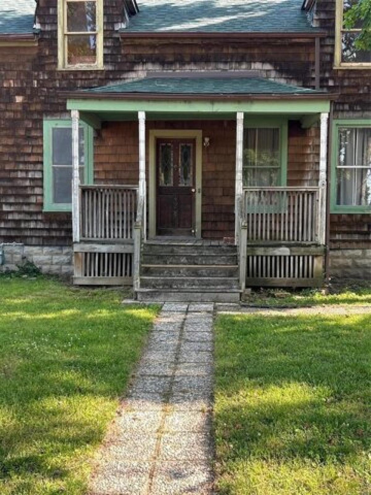 Picture of Home For Sale in Alton, Illinois, United States