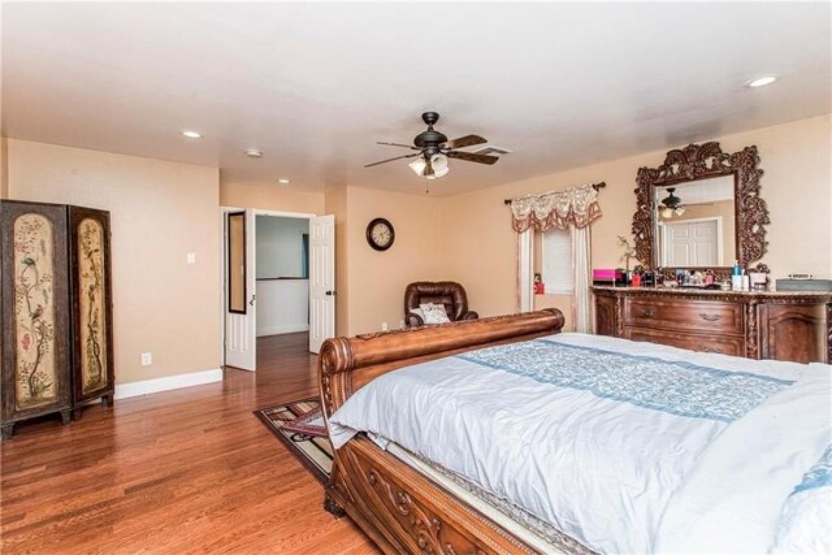 Picture of Home For Sale in Metairie, Louisiana, United States