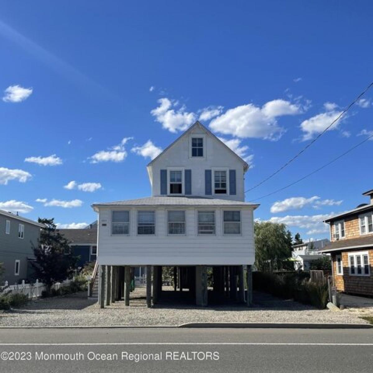 Picture of Home For Sale in Surf City, New Jersey, United States
