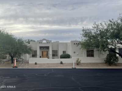 Home For Sale in Goodyear, Arizona