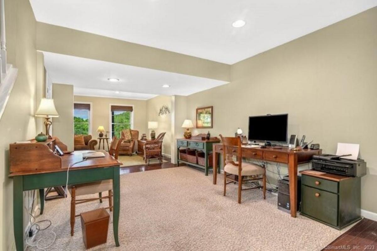 Picture of Home For Sale in Danbury, Connecticut, United States