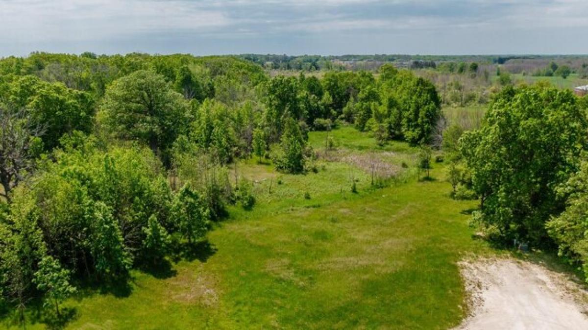 Picture of Residential Land For Sale in Grafton, Wisconsin, United States