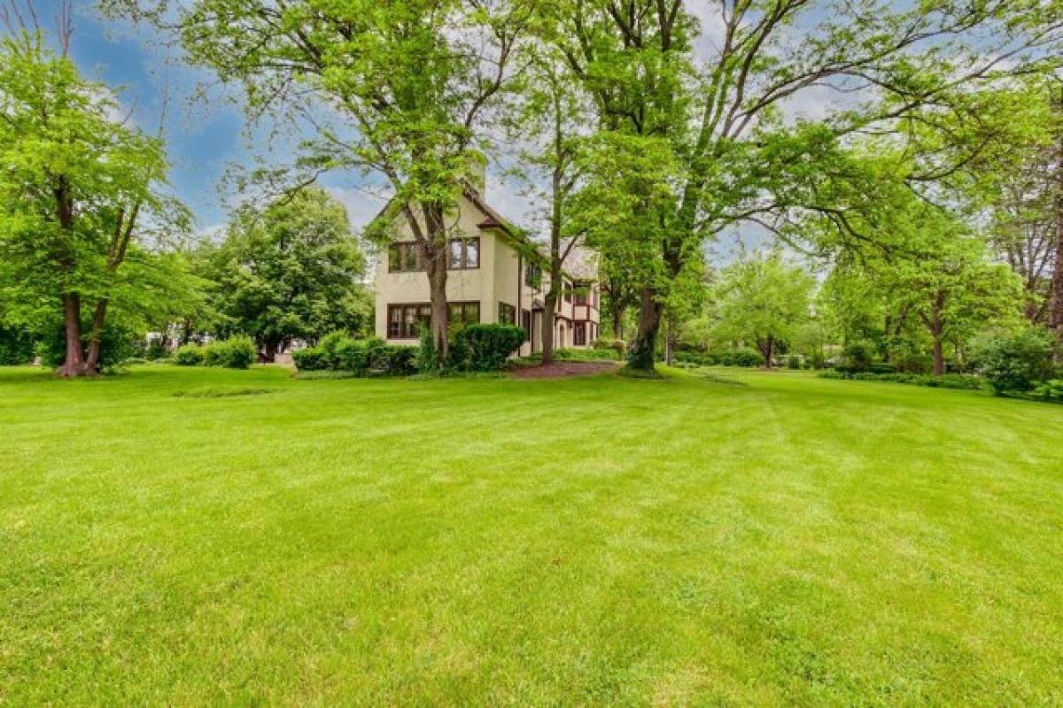 Picture of Home For Sale in Bannockburn, Illinois, United States