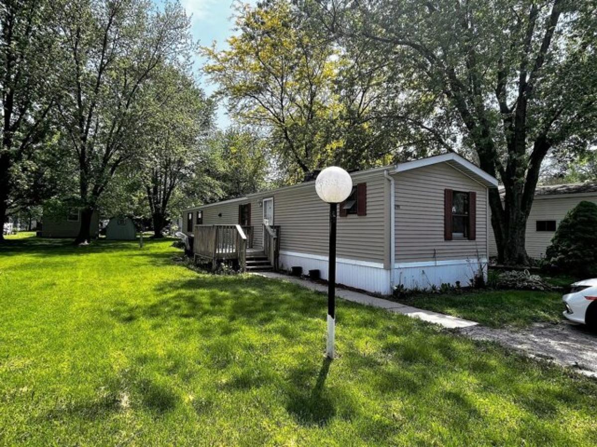 Picture of Home For Sale in Poplar Grove, Illinois, United States