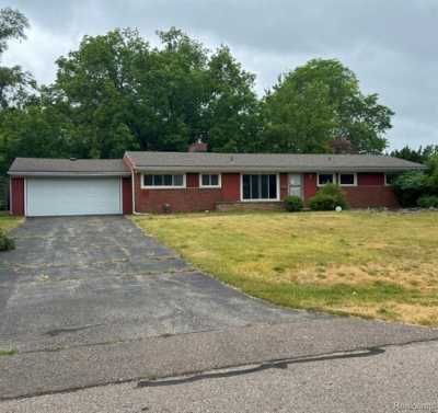 Home For Sale in Farmington Hills, Michigan