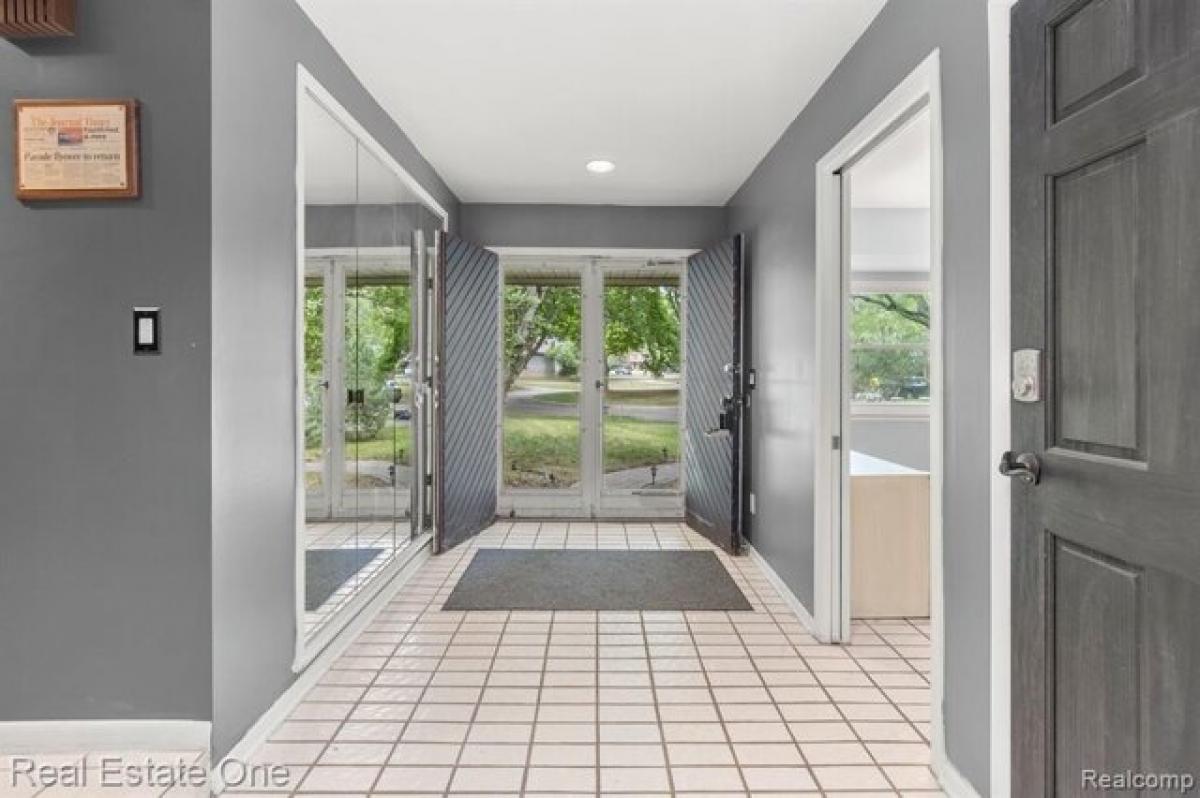 Picture of Home For Sale in Farmington Hills, Michigan, United States