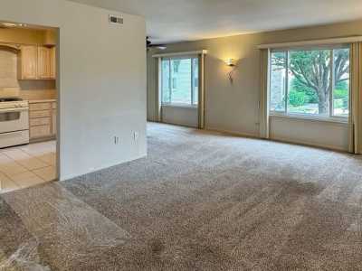 Home For Sale in Hoffman Estates, Illinois