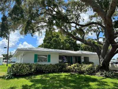 Home For Sale in Pinellas Park, Florida