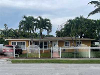 Home For Sale in Miami Gardens, Florida