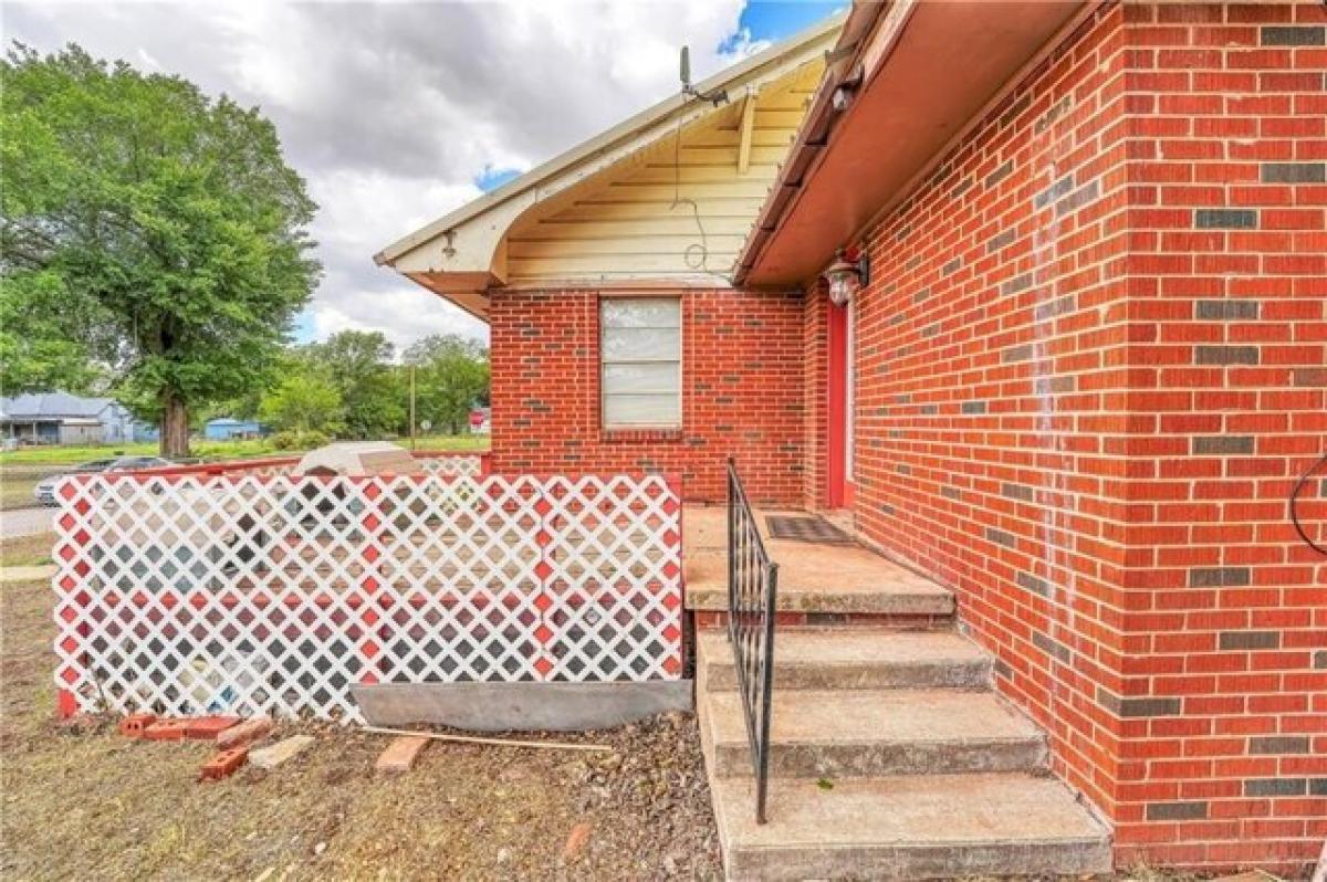 Picture of Home For Sale in Sayre, Oklahoma, United States
