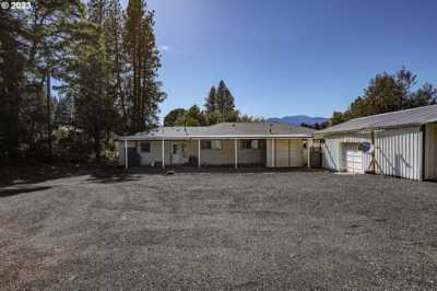Home For Sale in White Salmon, Washington