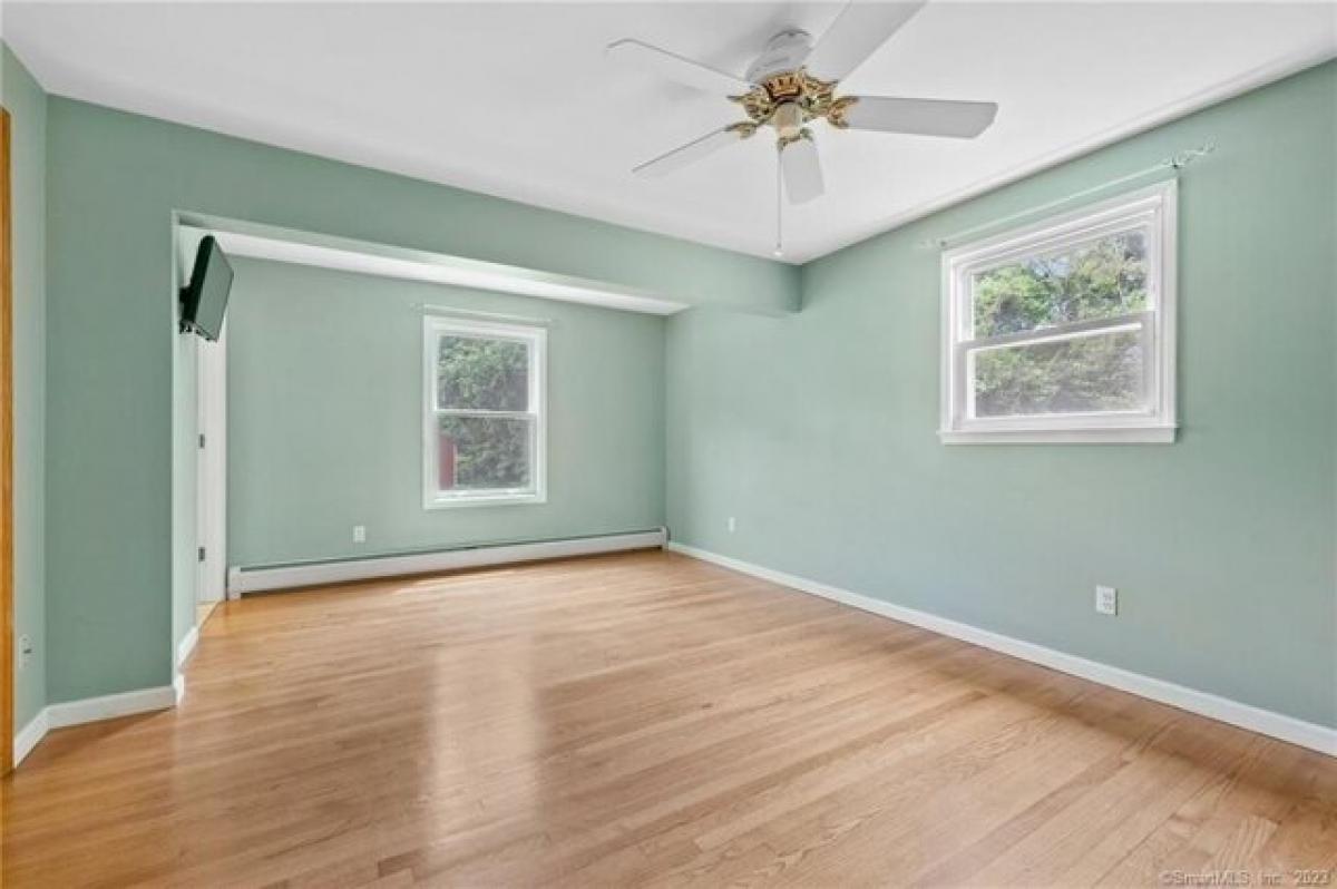 Picture of Home For Sale in Burlington, Connecticut, United States