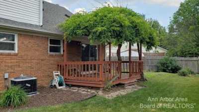 Home For Sale in Woodhaven, Michigan