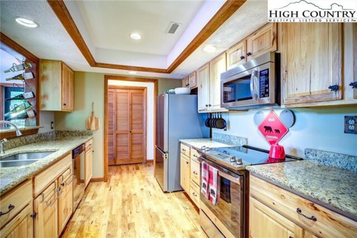 Picture of Home For Sale in Blowing Rock, North Carolina, United States
