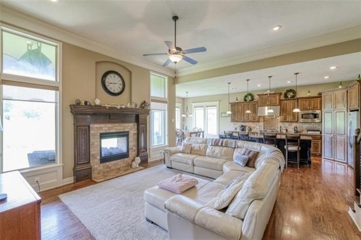 Picture of Home For Sale in Raymore, Missouri, United States