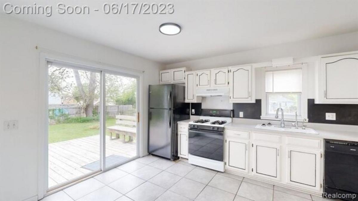 Picture of Home For Sale in Corunna, Michigan, United States