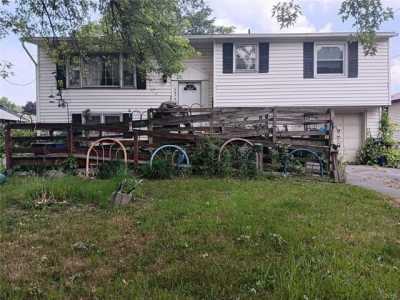 Home For Sale in East Syracuse, New York