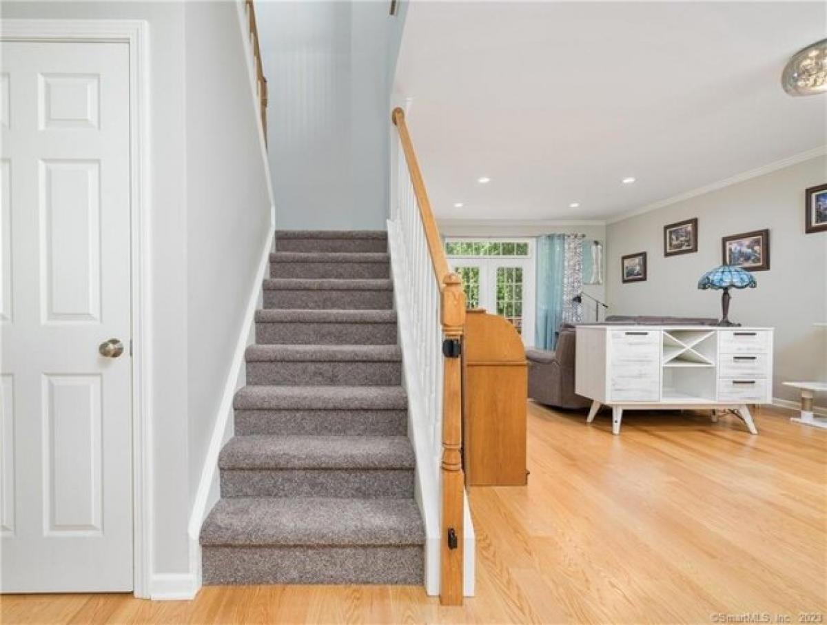 Picture of Home For Sale in Wallingford, Connecticut, United States