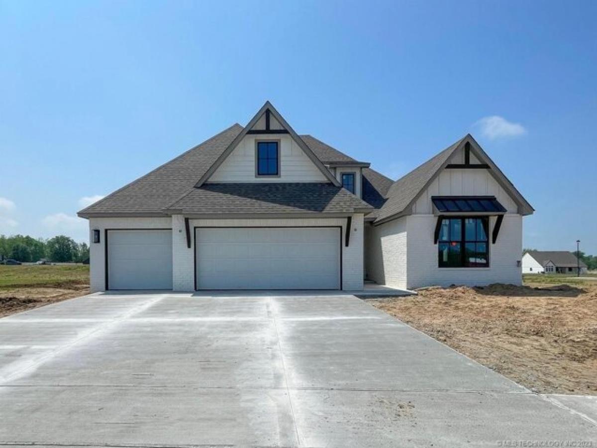 Picture of Home For Sale in Broken Arrow, Oklahoma, United States