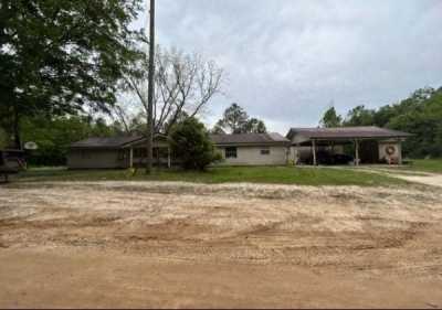 Home For Sale in Caryville, Florida