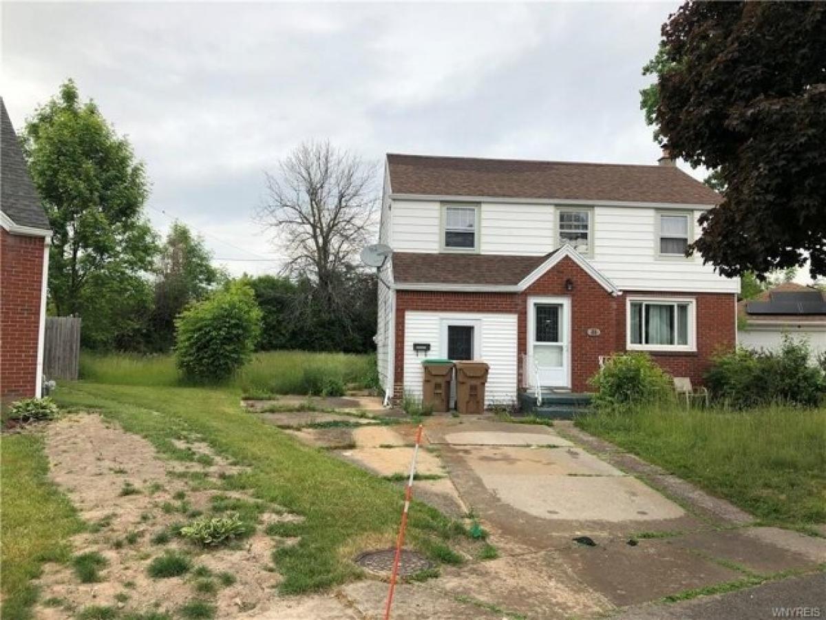 Picture of Home For Sale in Cheektowaga, New York, United States