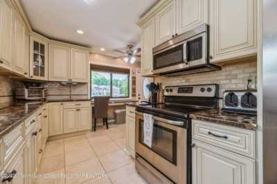 Home For Sale in Manalapan, New Jersey