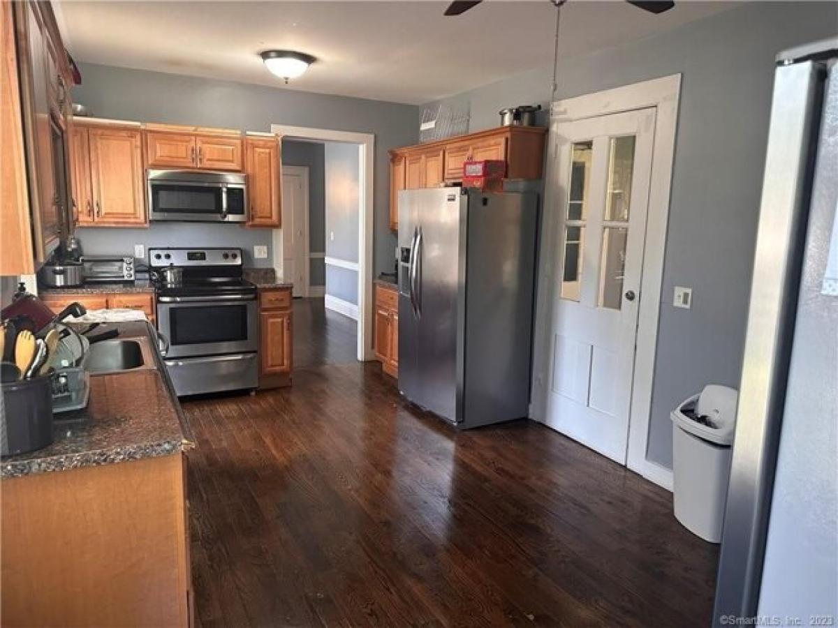 Picture of Home For Sale in East Hartford, Connecticut, United States